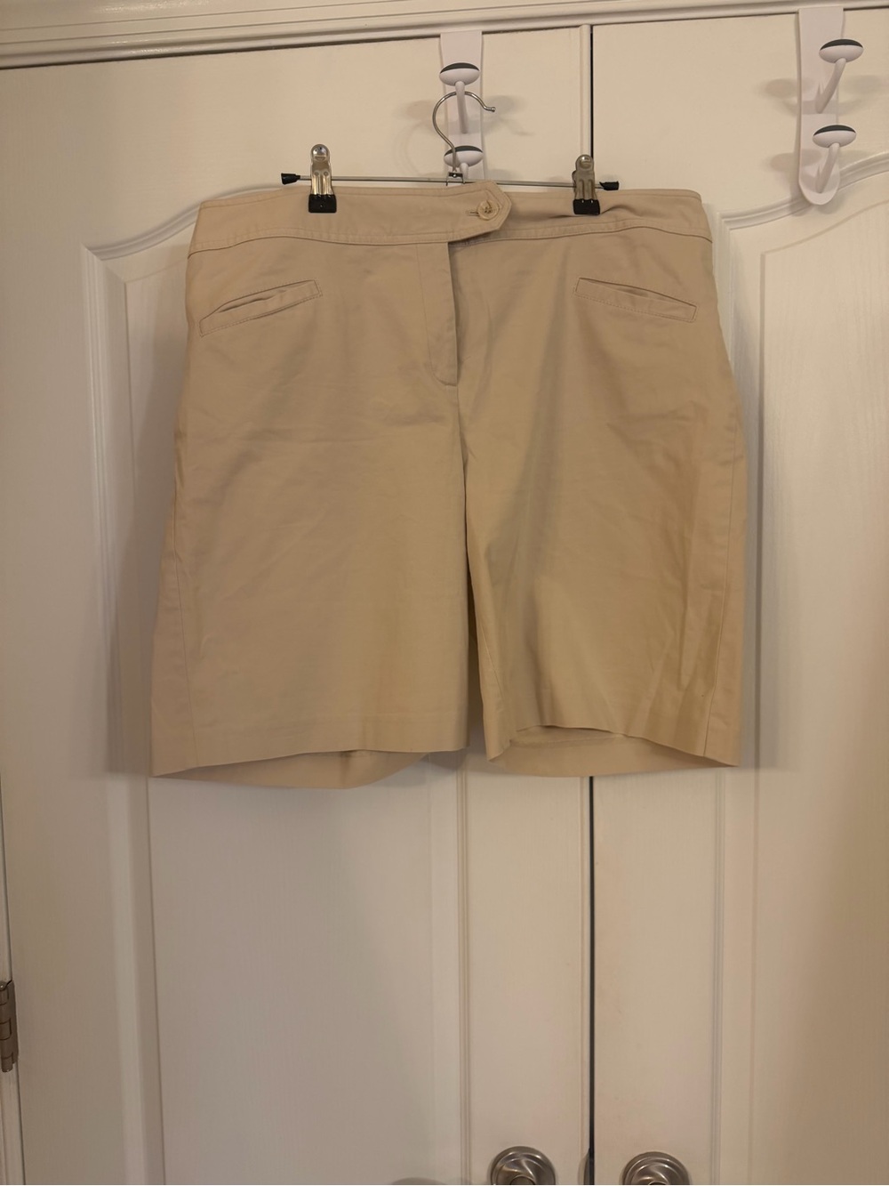 Elliot Lauren Women's Tailored Cream Bermuda Shorts